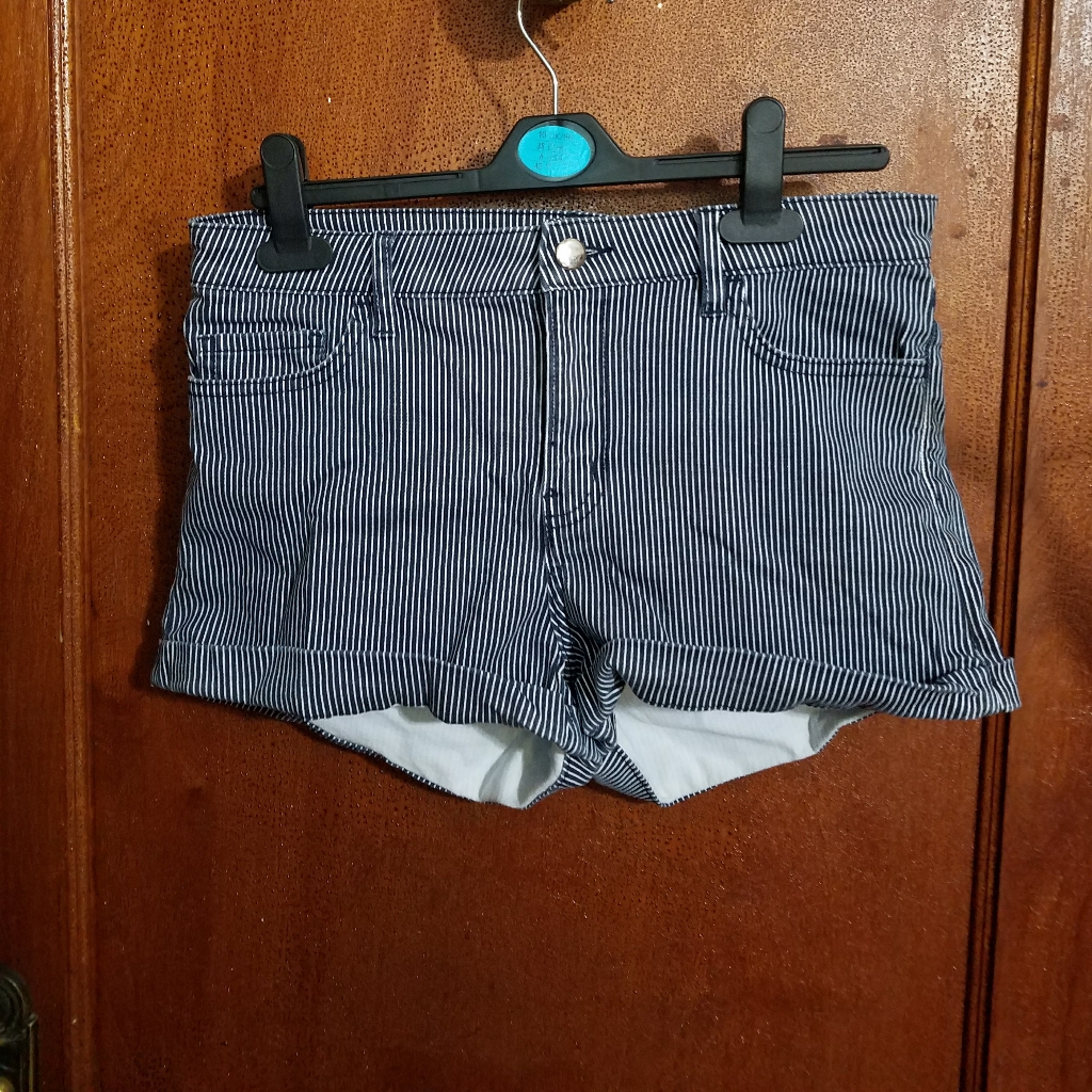 H&M Basic Stripped Shorts